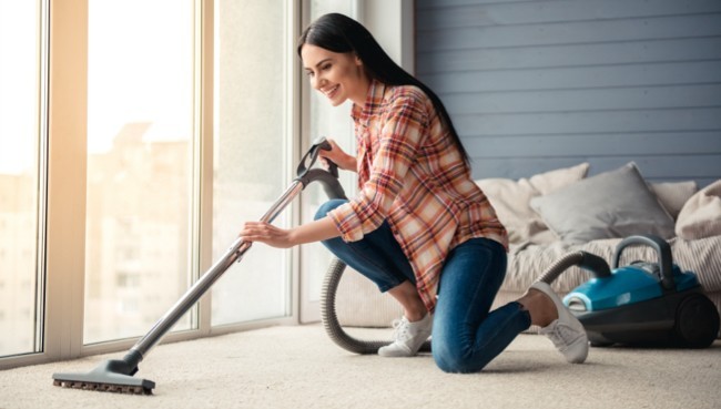Lady cleaning carpet floor | Floorco Flooring